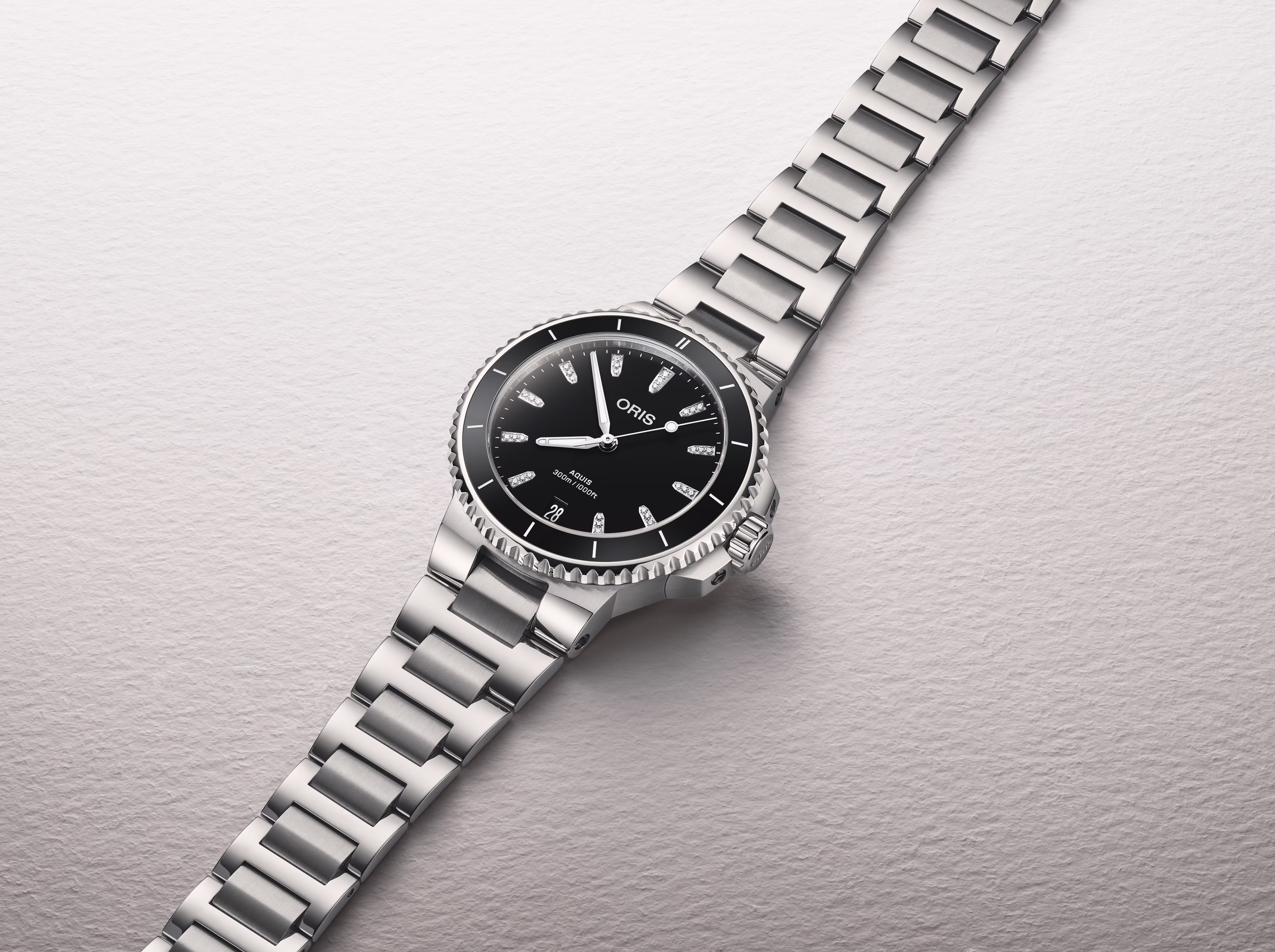 Oris Aquis Date Diamonds 36.5mm ceramic bezel, rubber strap ladies' watch 01 733 7792 4194-07 8 19 05P