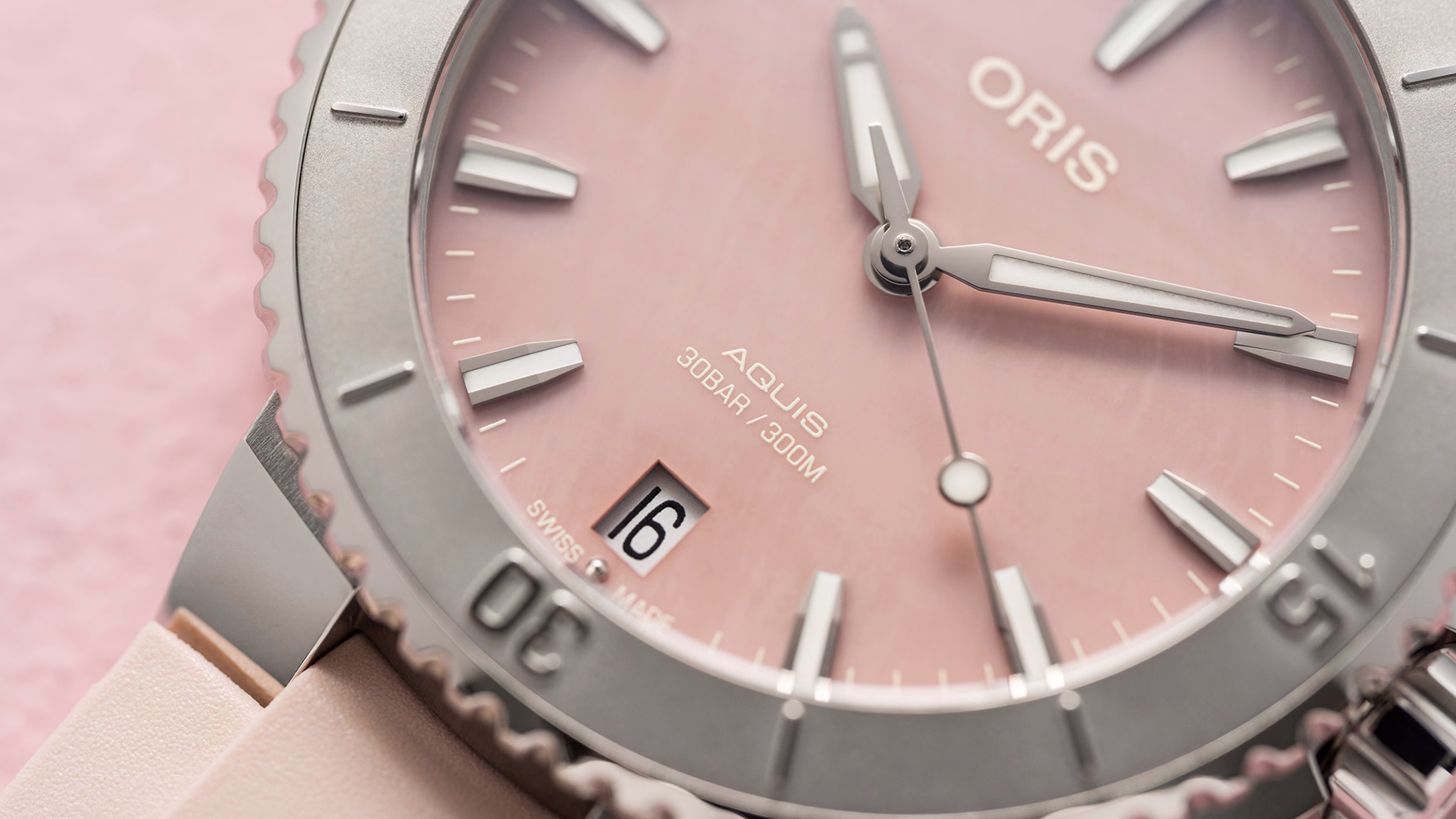 Oris Aquis Date 36.5mm, bezel with minute scale, rubber strap, mother-of-pearl red ladies' watch 01 733 7770 4158-07 4 18 66FC