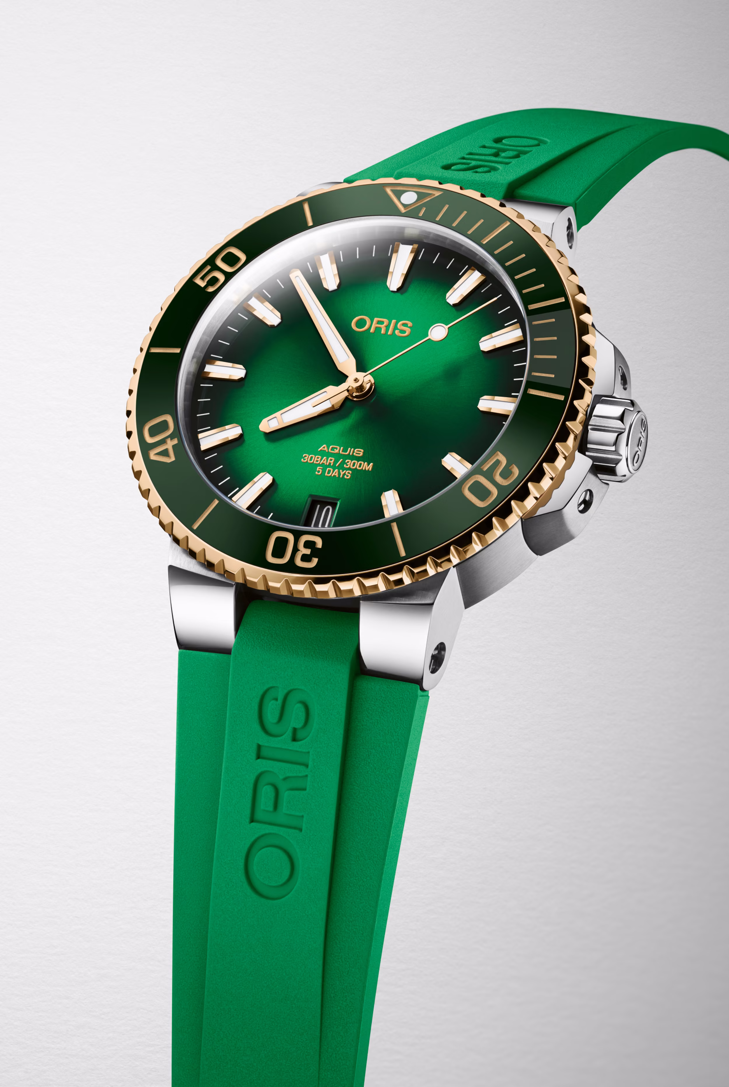 Oris Aquis Date Calibre 400, 41.5mm, rotating bezel in 18-karat yellow gold, diver's watch, green men's watch 01 400 7769 6357-07 4 22 77FC