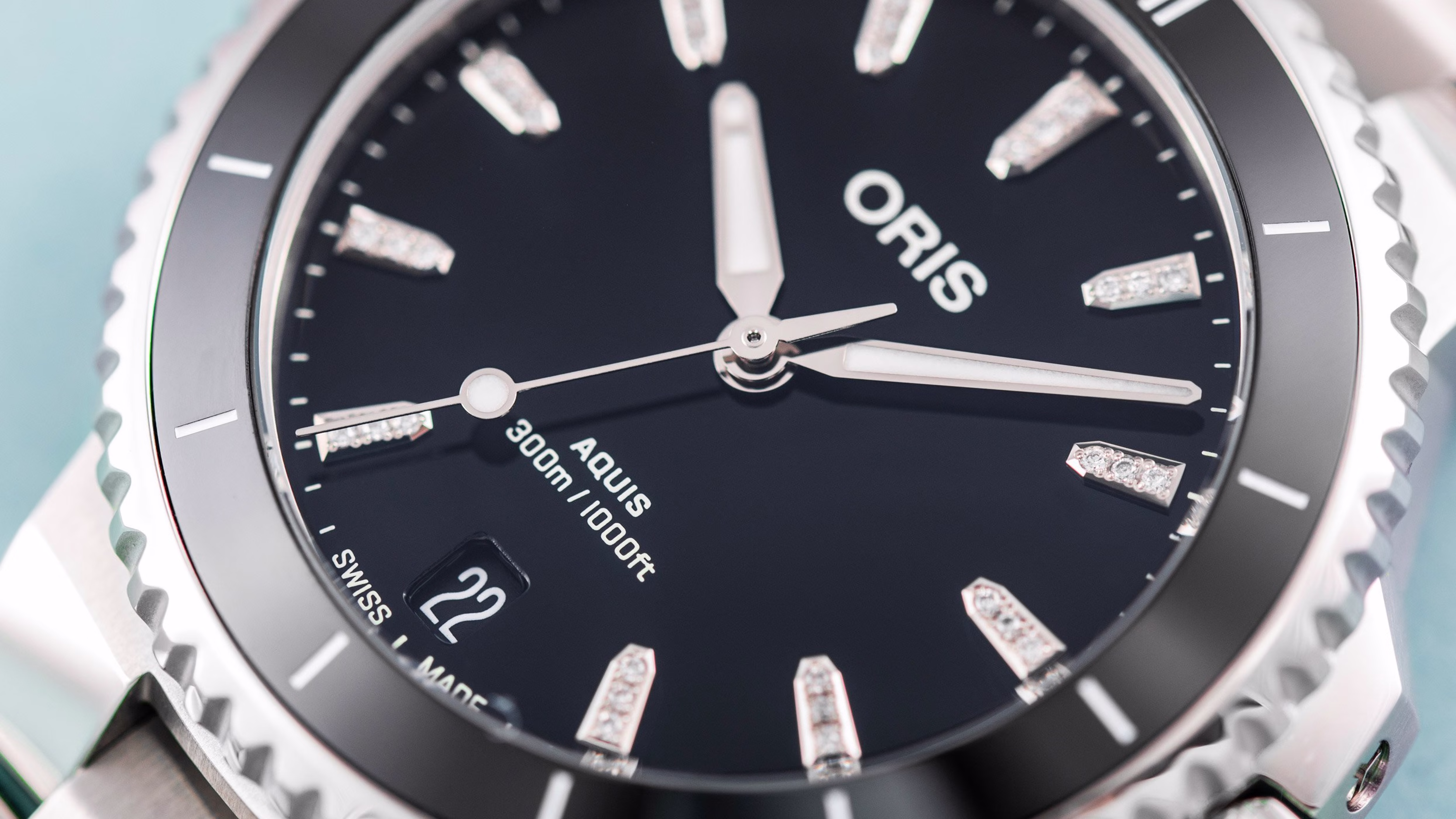 Oris Aquis Date Diamonds 36.5mm ceramic bezel, rubber strap ladies' watch 01 733 7792 4194-07 8 19 05P