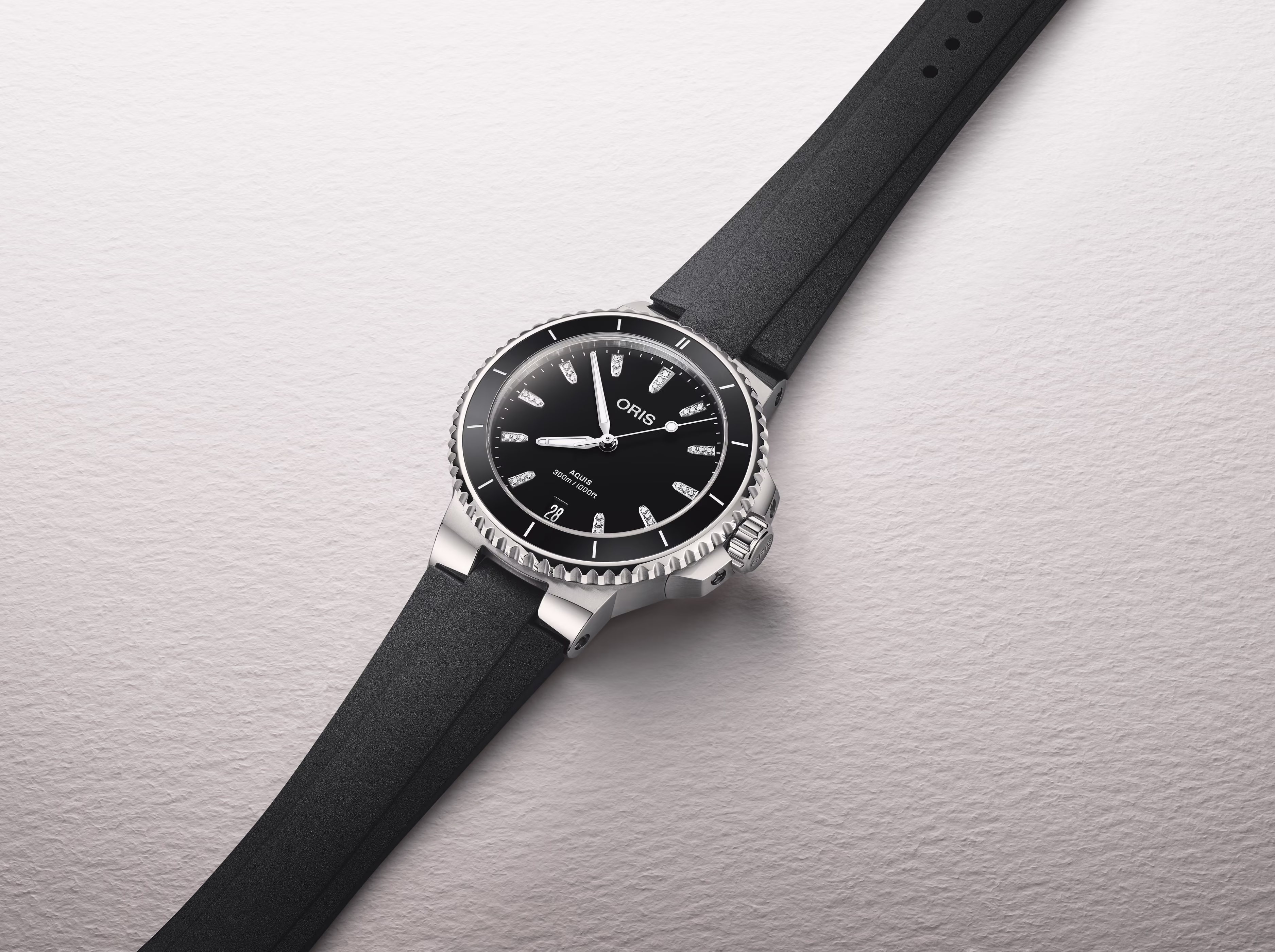 Oris Aquis Date Diamonds 36.5mm, ceramic bezel, 33 diamonds, ladies' watch 01 733 7792 4194-07 4 19 64FC