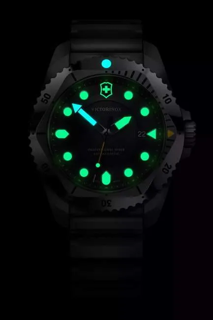Victorinox Dive Pro Quartz Three hands Steel men's watch 241990