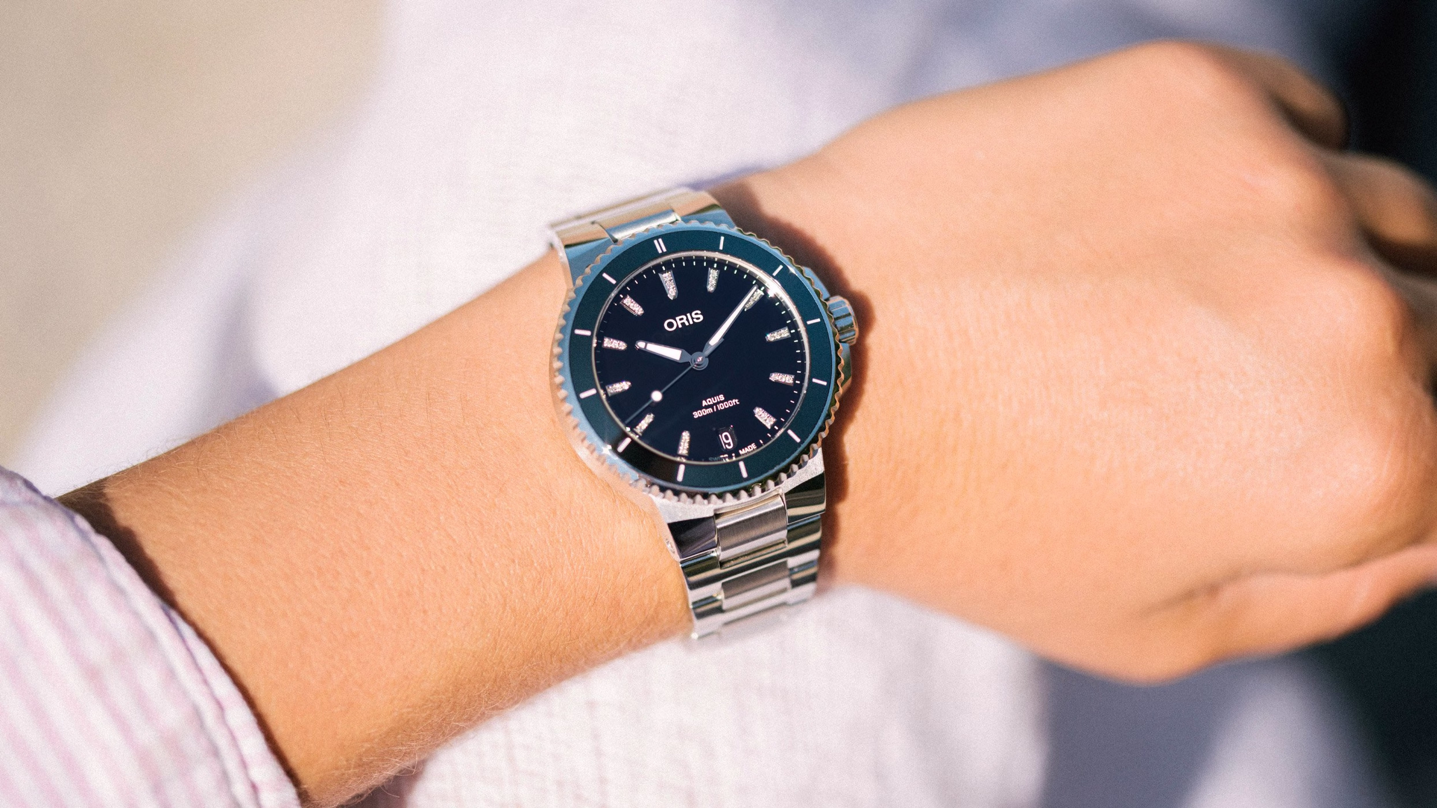 Oris Aquis Date Diamonds 36.5mm ceramic bezel, rubber strap ladies' watch 01 733 7792 4194-07 8 19 05P