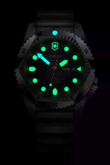 Victorinox Dive Pro Automatic Three hands Steel men's watch 241994