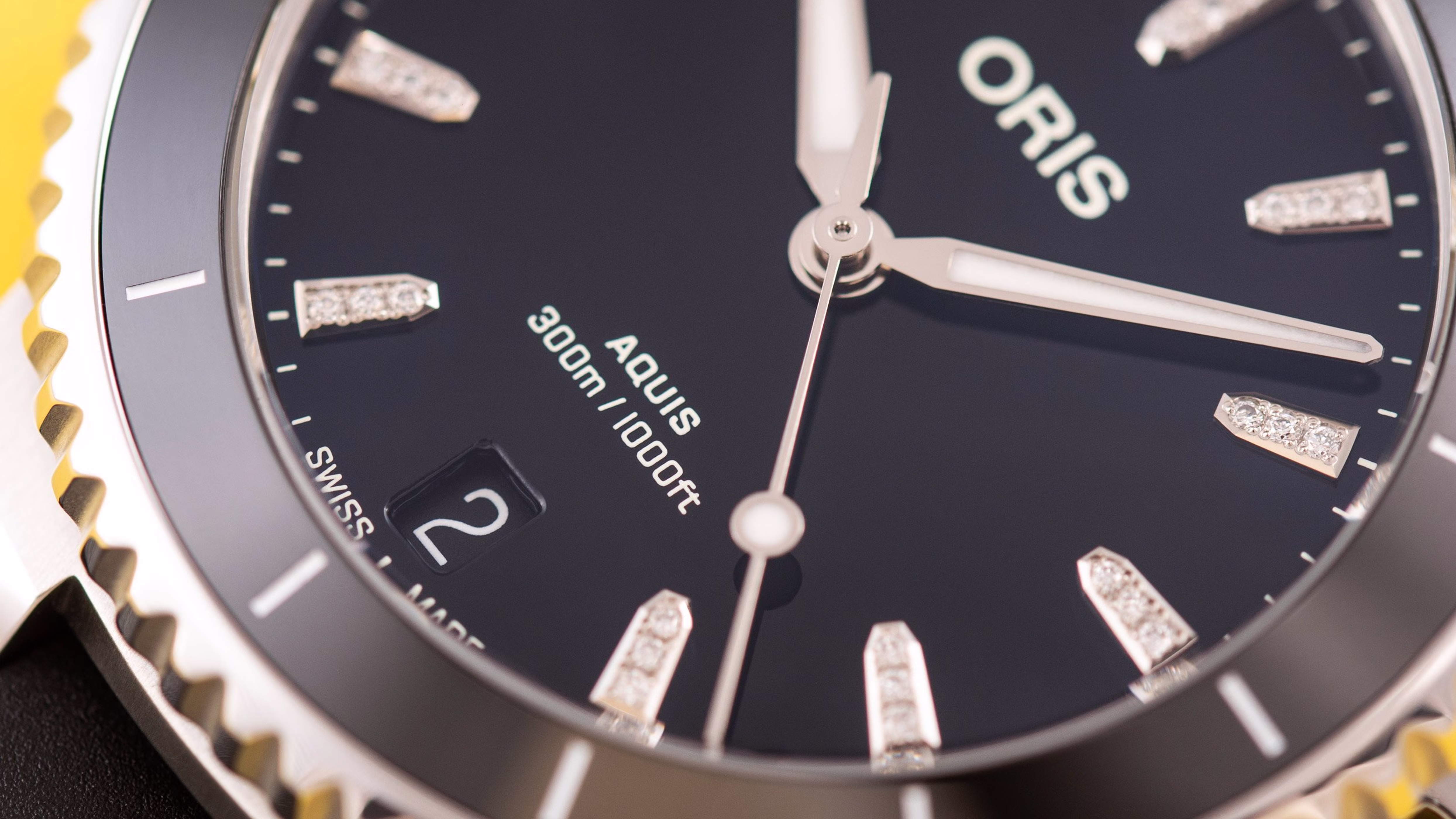 Oris Aquis Date Diamonds 36.5mm, ceramic bezel, 33 diamonds, ladies' watch 01 733 7792 4194-07 4 19 64FC
