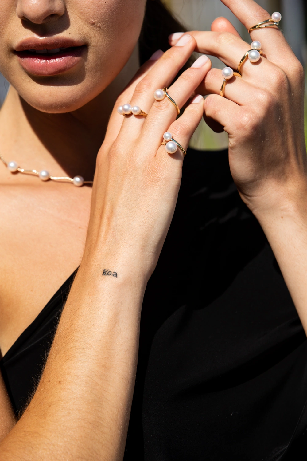 Adriana gold ring with 3 Akoya pearls N36