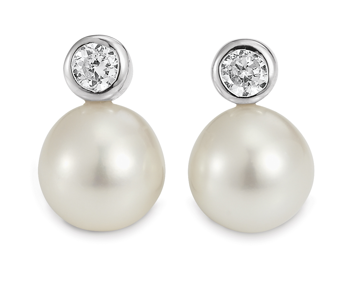 Adriana pearl earrings with white zirconia stone S1