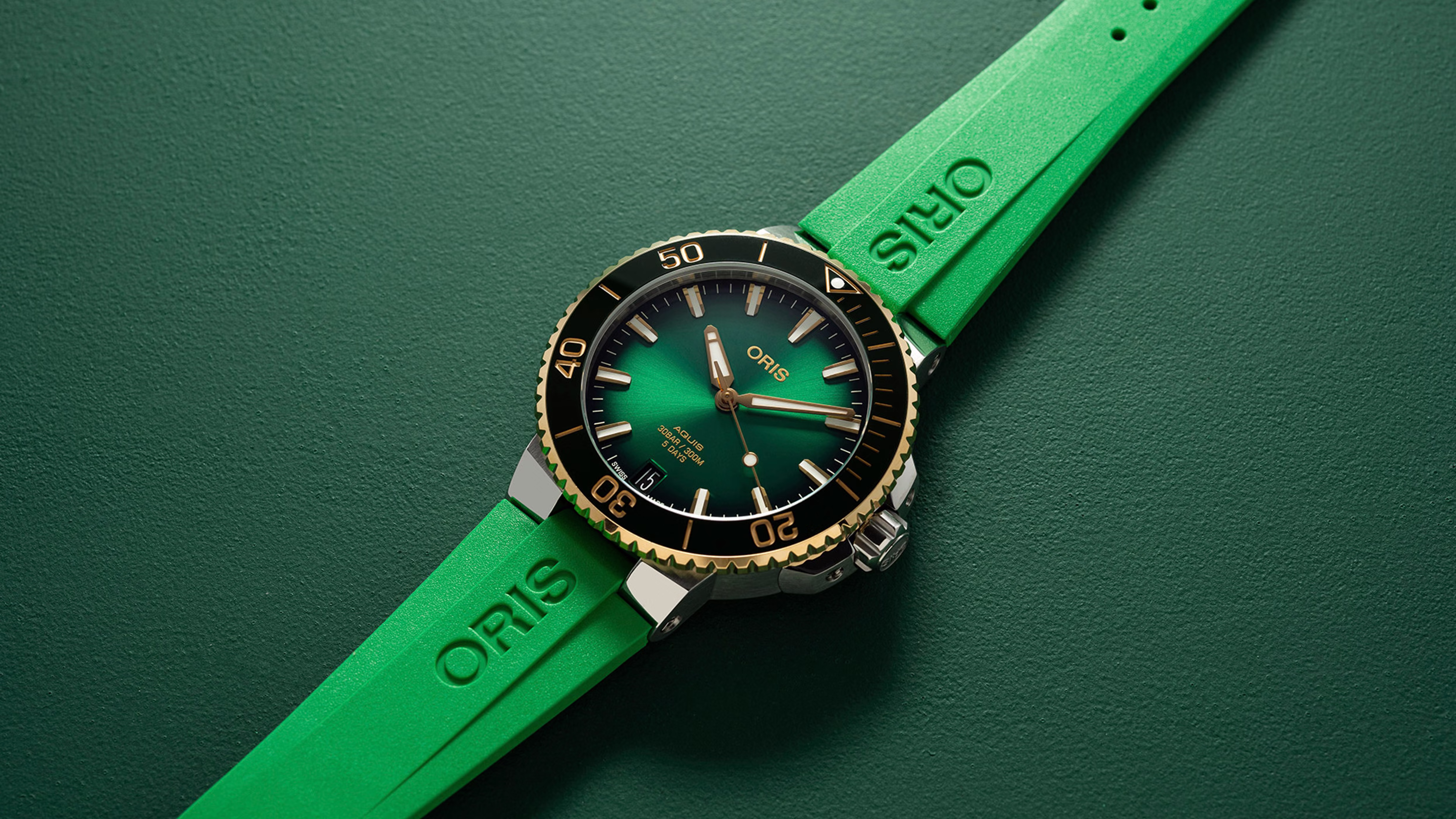 Oris Aquis Date Calibre 400, 41.5mm, rotating bezel in 18-karat yellow gold, diver's watch, green men's watch 01 400 7769 6357-07 4 22 77FC