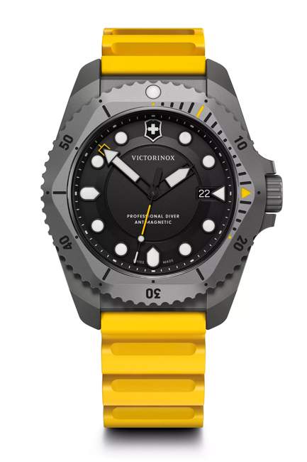 Victorinox Dive Pro Quartz Three hands Titanium men's watch 241992