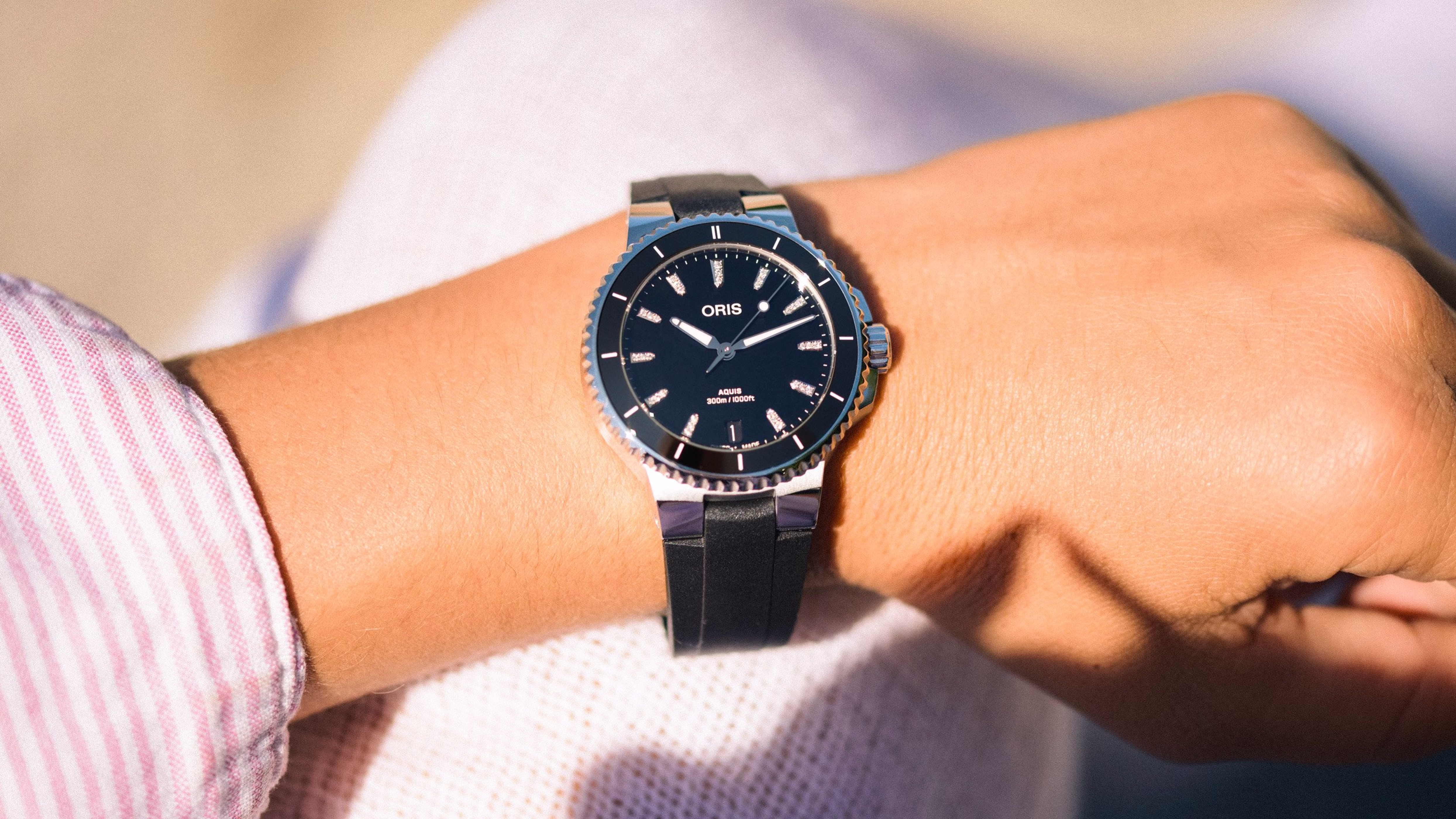Oris Aquis Date Diamonds 36.5mm, ceramic bezel, 33 diamonds, ladies' watch 01 733 7792 4194-07 4 19 64FC