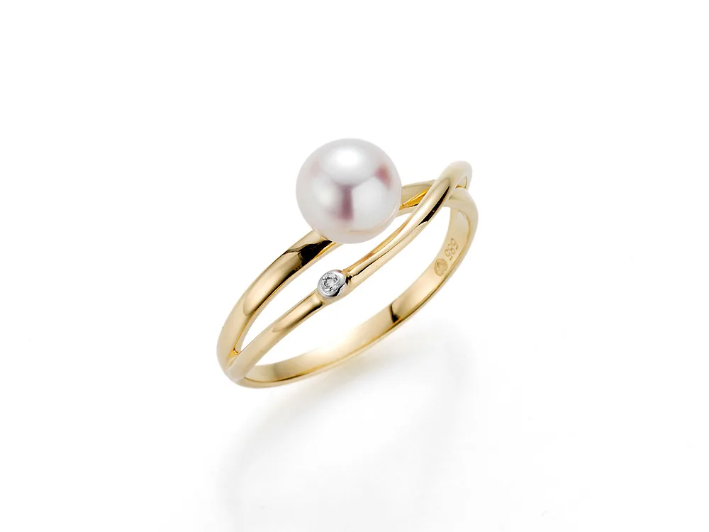 Adriana Filigree gold ring with Akoya pearl and diamond N24