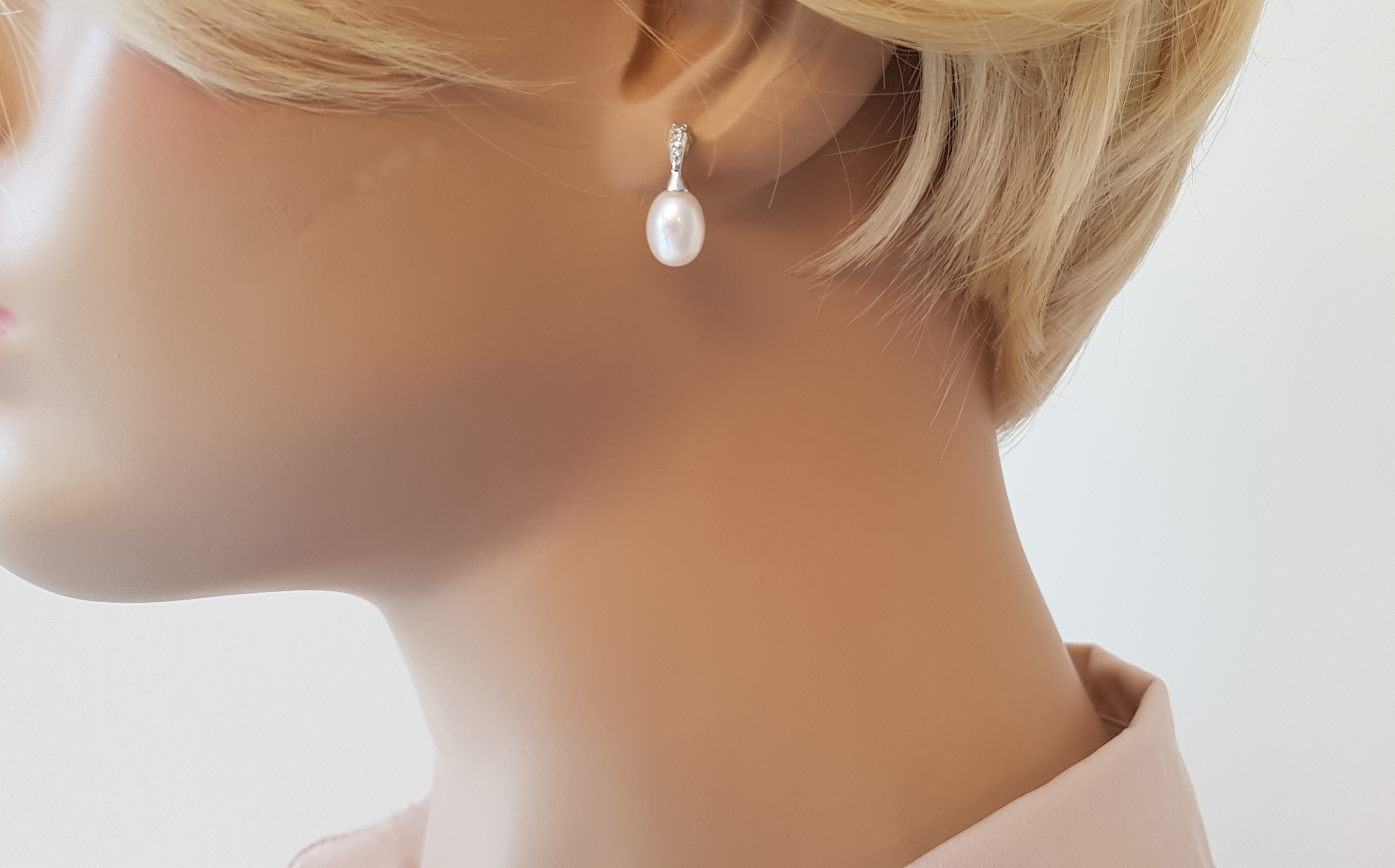 Adriana stud earrings with freshwater pearls and zirconia stones S20