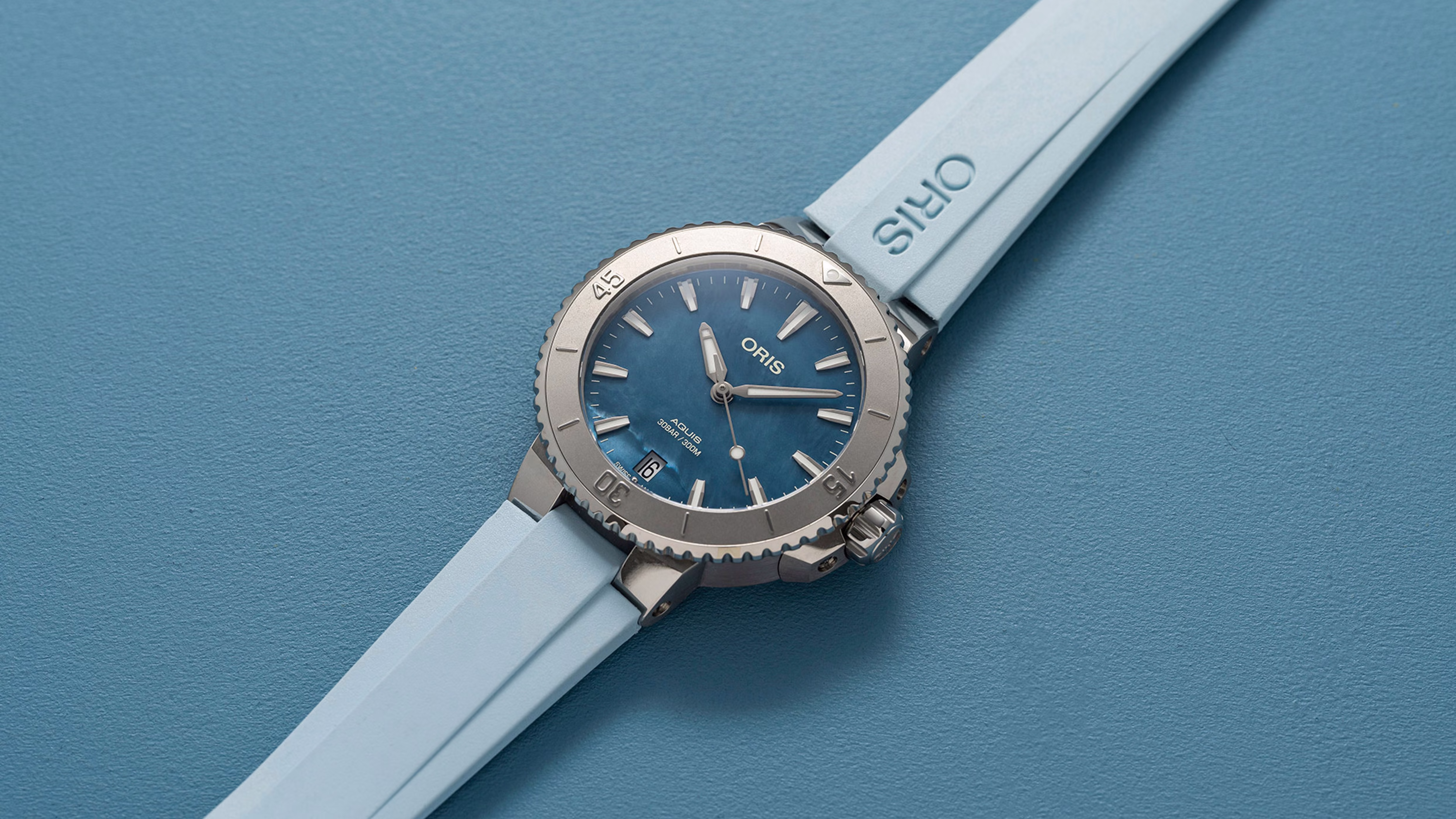 Oris Aquis Date 36.5mm, bezel with minute scale, rubber strap, mother-of-pearl blue ladies' watch 01 733 7770 4155-07 4 18 65FC