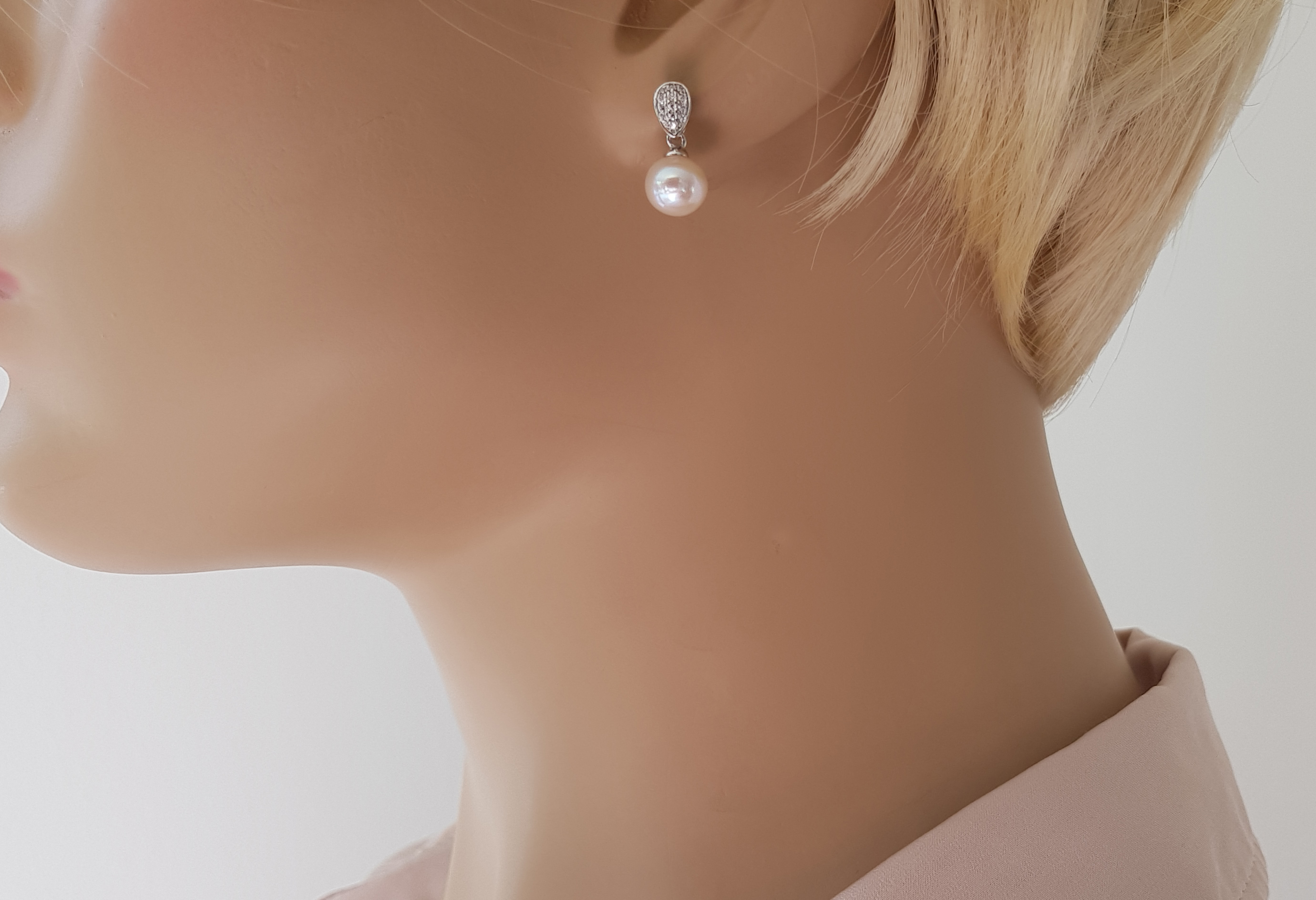 Adriana stud earrings with freshwater pearls and zirconia stones S22-W