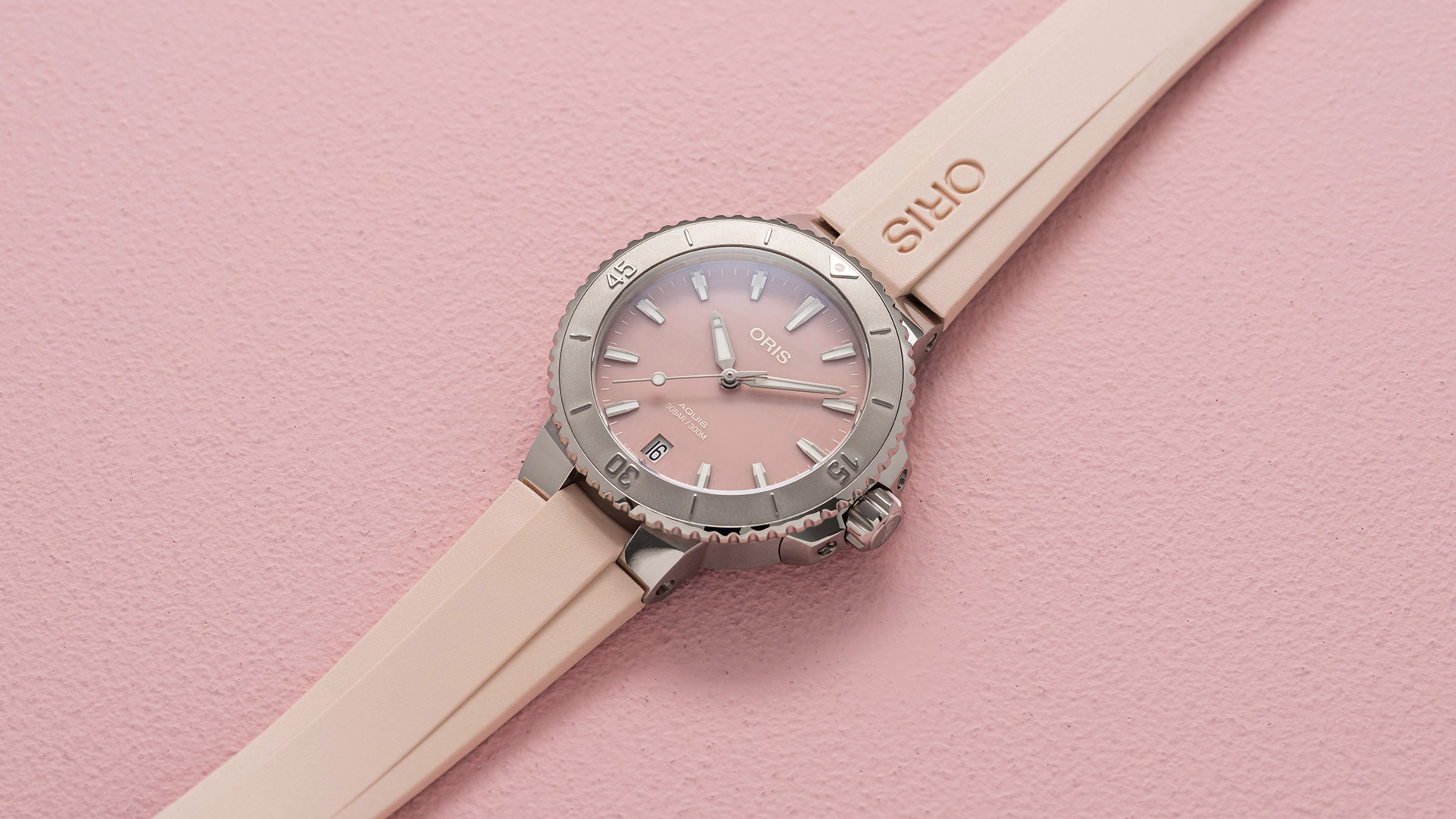 Oris Aquis Date 36.5mm, bezel with minute scale, rubber strap, mother-of-pearl red ladies' watch 01 733 7770 4158-07 4 18 66FC