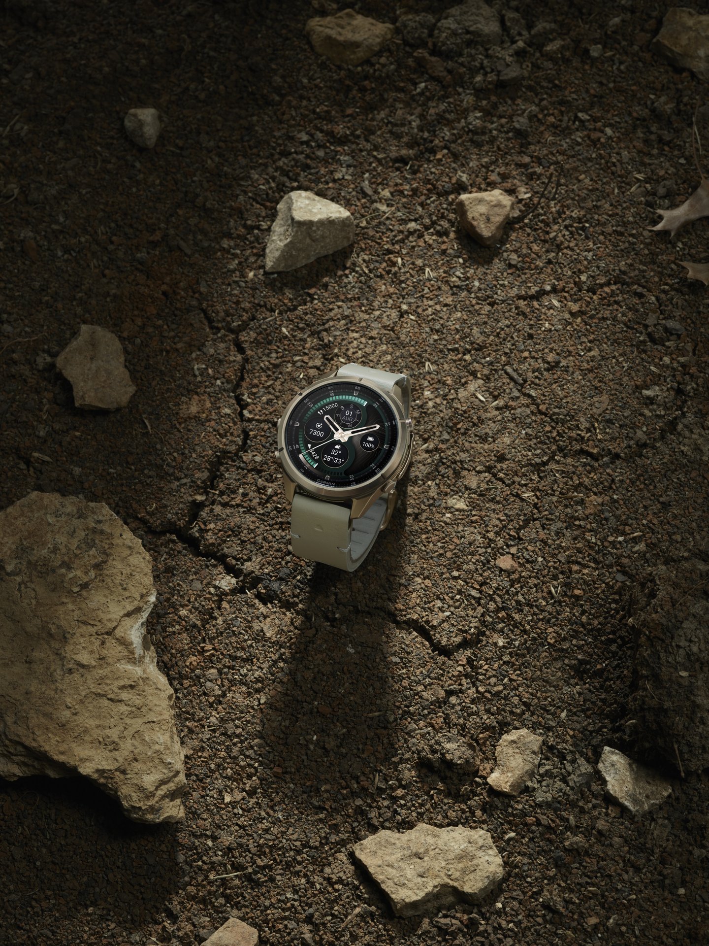 Garmin fēnix® 9 Pro inReach® - 43 mm AMOLED Sapphire Autumn Gold Titanium with Bone Leather Band + Cream/French Gray Silicone Band 010-04335-41