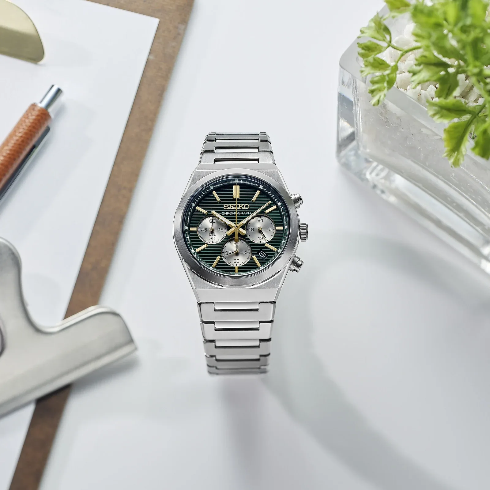 Seiko Chronograph Quartz 40 mm Steel Bracelet Green Mens Watch SSB461P1