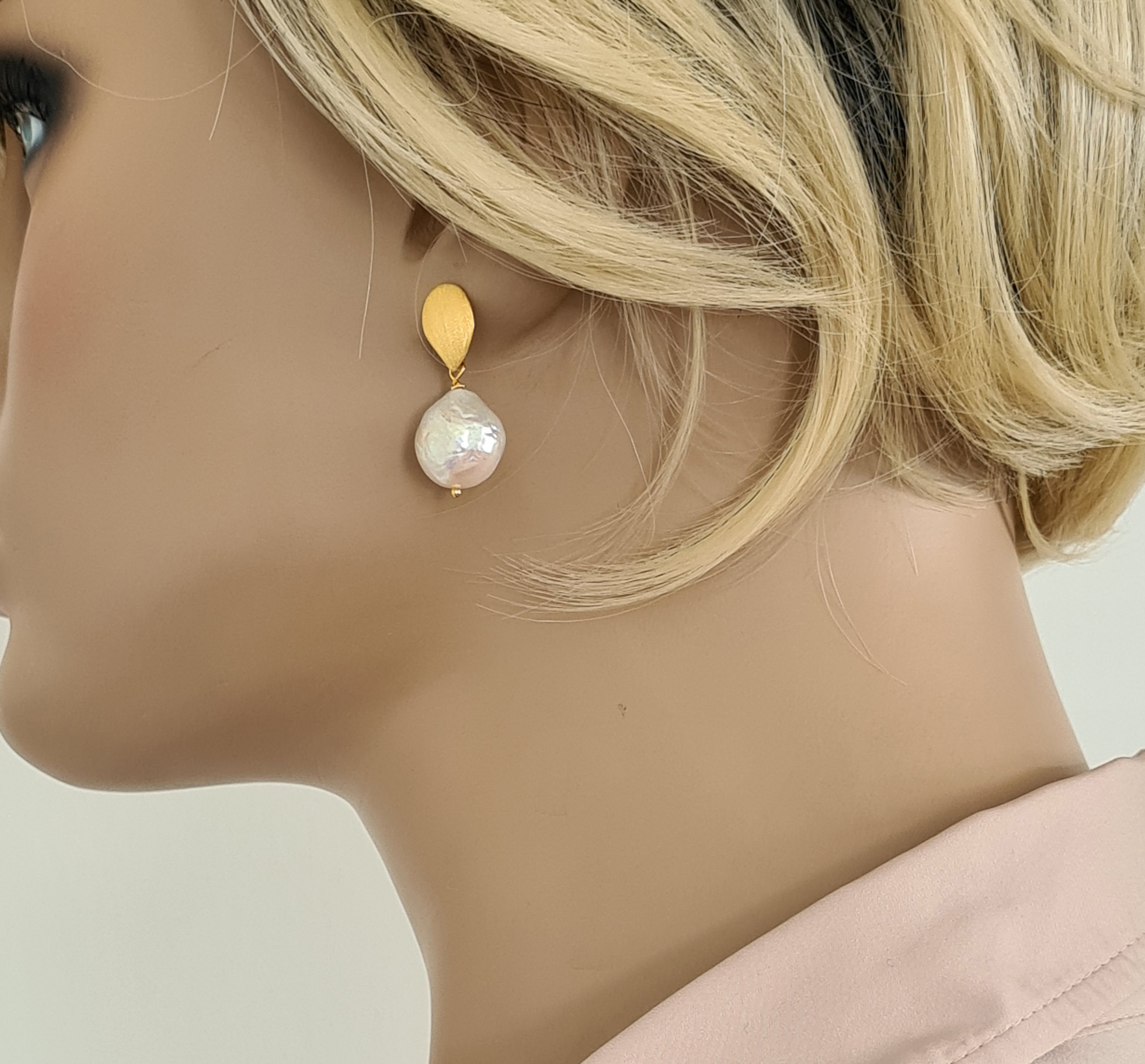 Adriana stud earrings with baroque freshwater pearls white F9