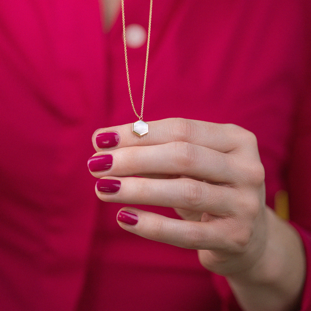 Eolo necklace in 18 carat yellow gold set with mother of pearl 065270N