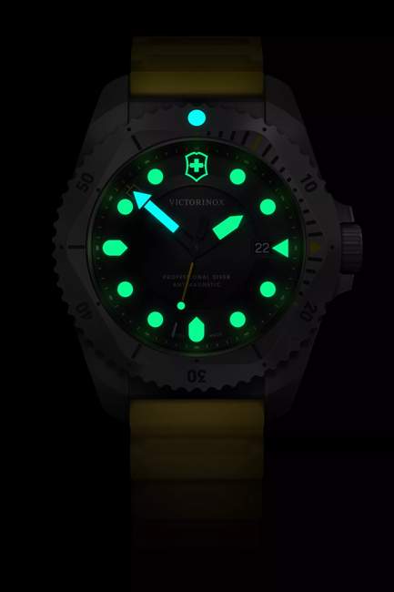 Victorinox Dive Pro Quartz Three hands Titanium men's watch 241992