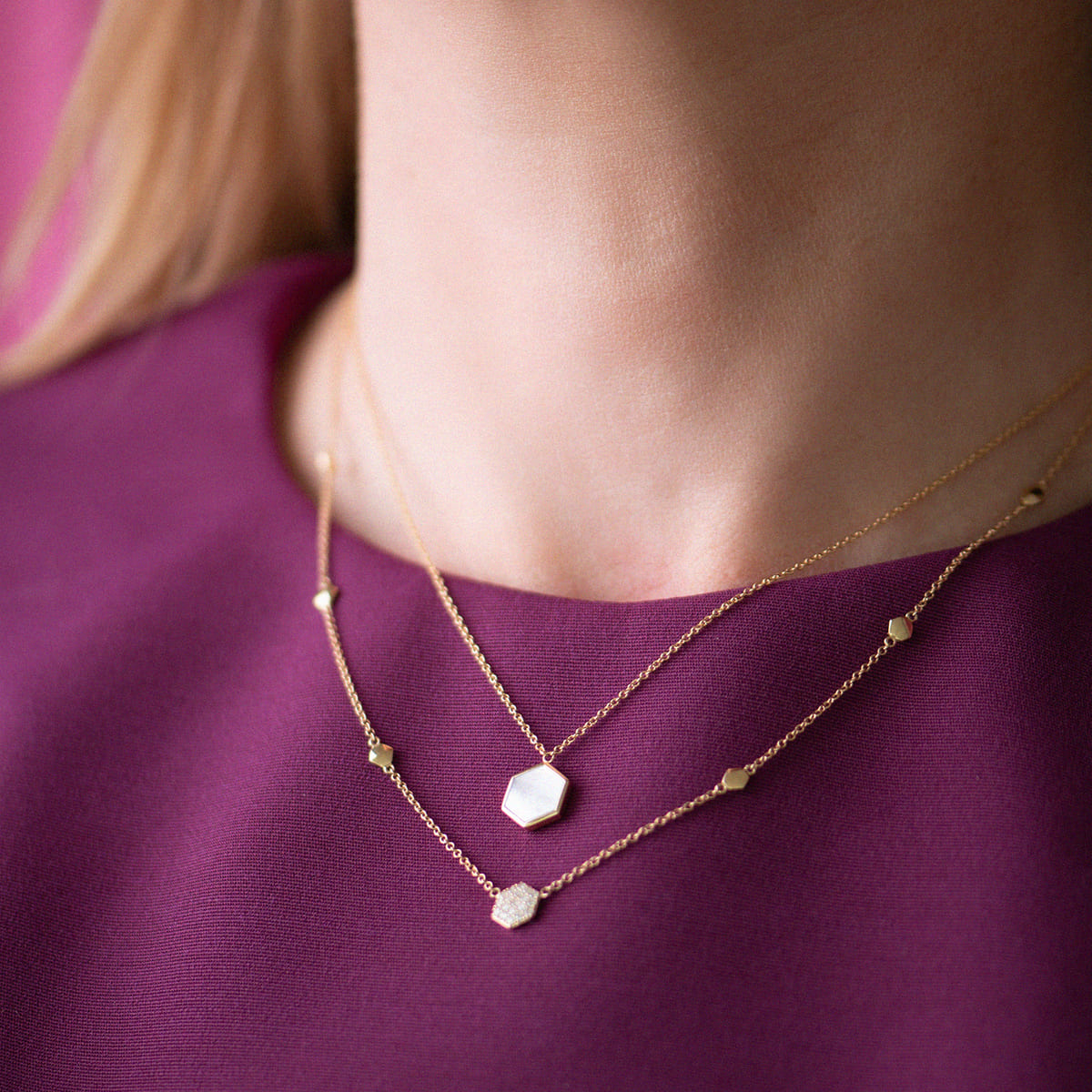 Eolo necklace in 18 carat yellow gold set with mother of pearl 065270N