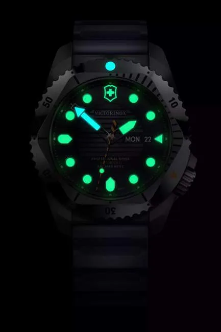 Victorinox Dive Pro Automatic Three hands Steel men's watch 241995