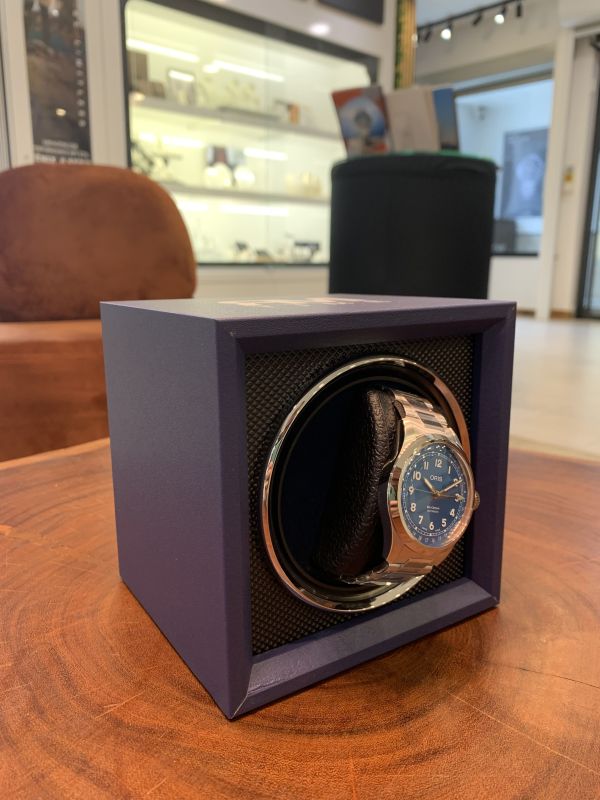 Watch winder for automatic watches, blue