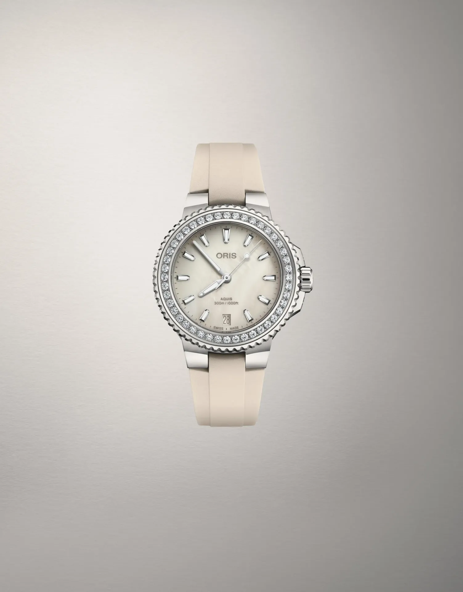 Oris Aquis Date Diamonds 36.5mm, set with 44 diamonds, rubber strap, ladies' watch 01 733 7792 4956-07 4 19 61FC